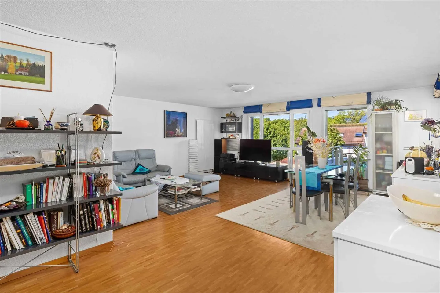 Helle Wohnung mit Balkon und grünem Blick - Foto 5 von 13