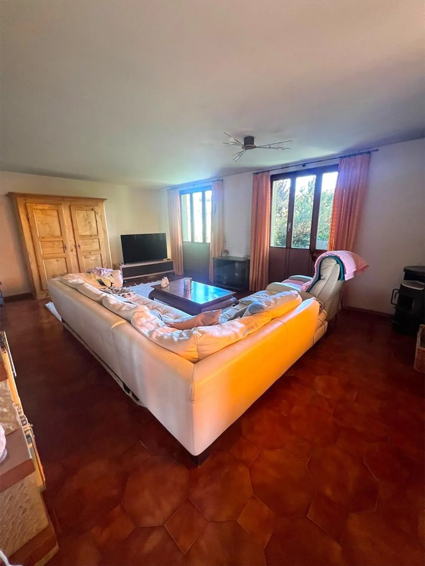 Spacious family house with wooded garden and sunny terrace - Photo 3 of 7