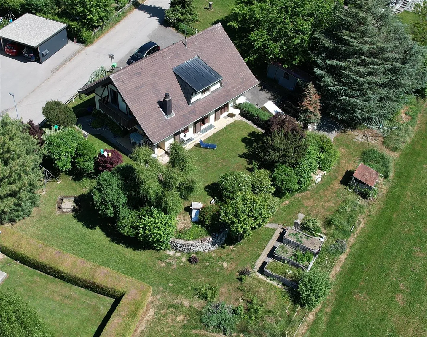 Spacious family house with wooded garden and sunny terrace - Photo 4 of 7