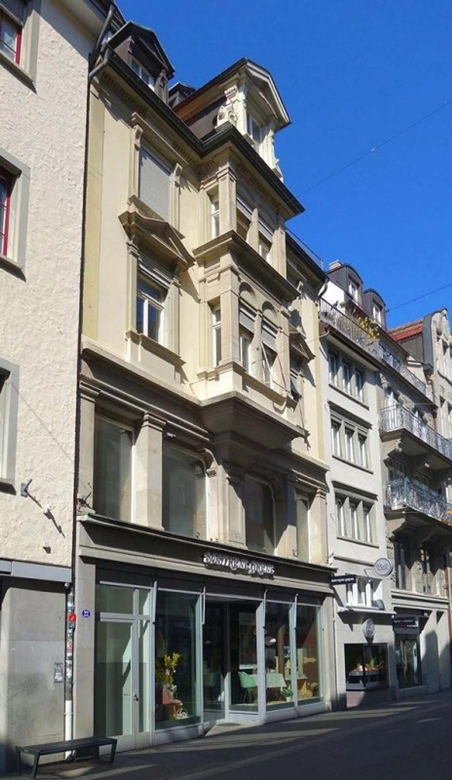 Enjoy city life to the fullest! - Photo 1 of 9