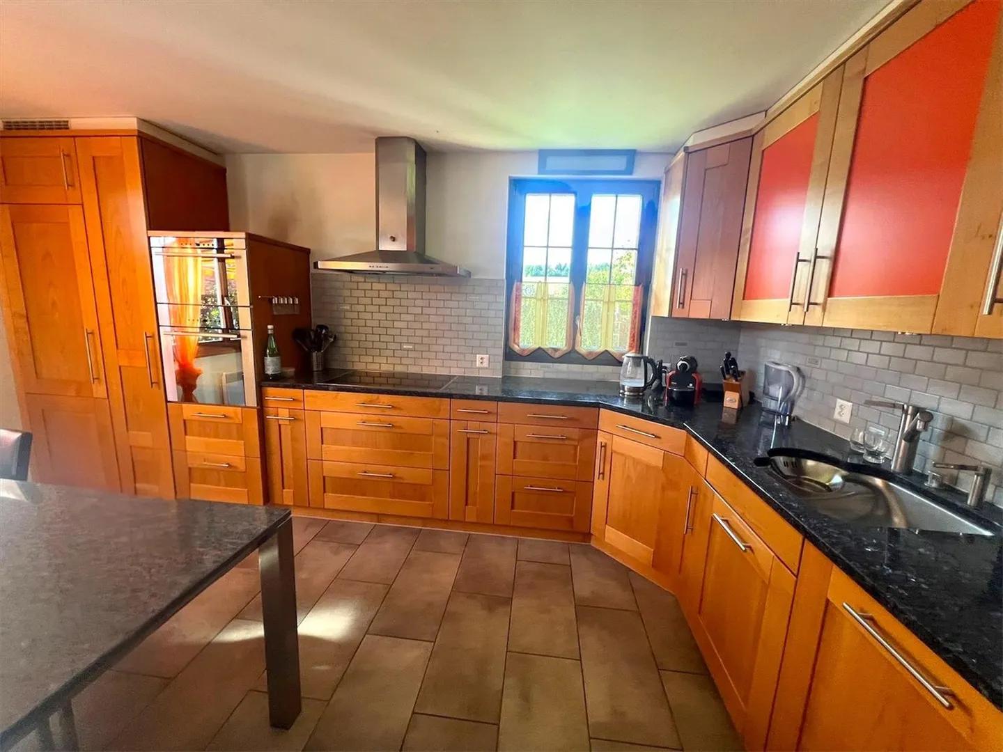 Spacious family house with wooded garden and sunny terrace - Photo 6 of 7