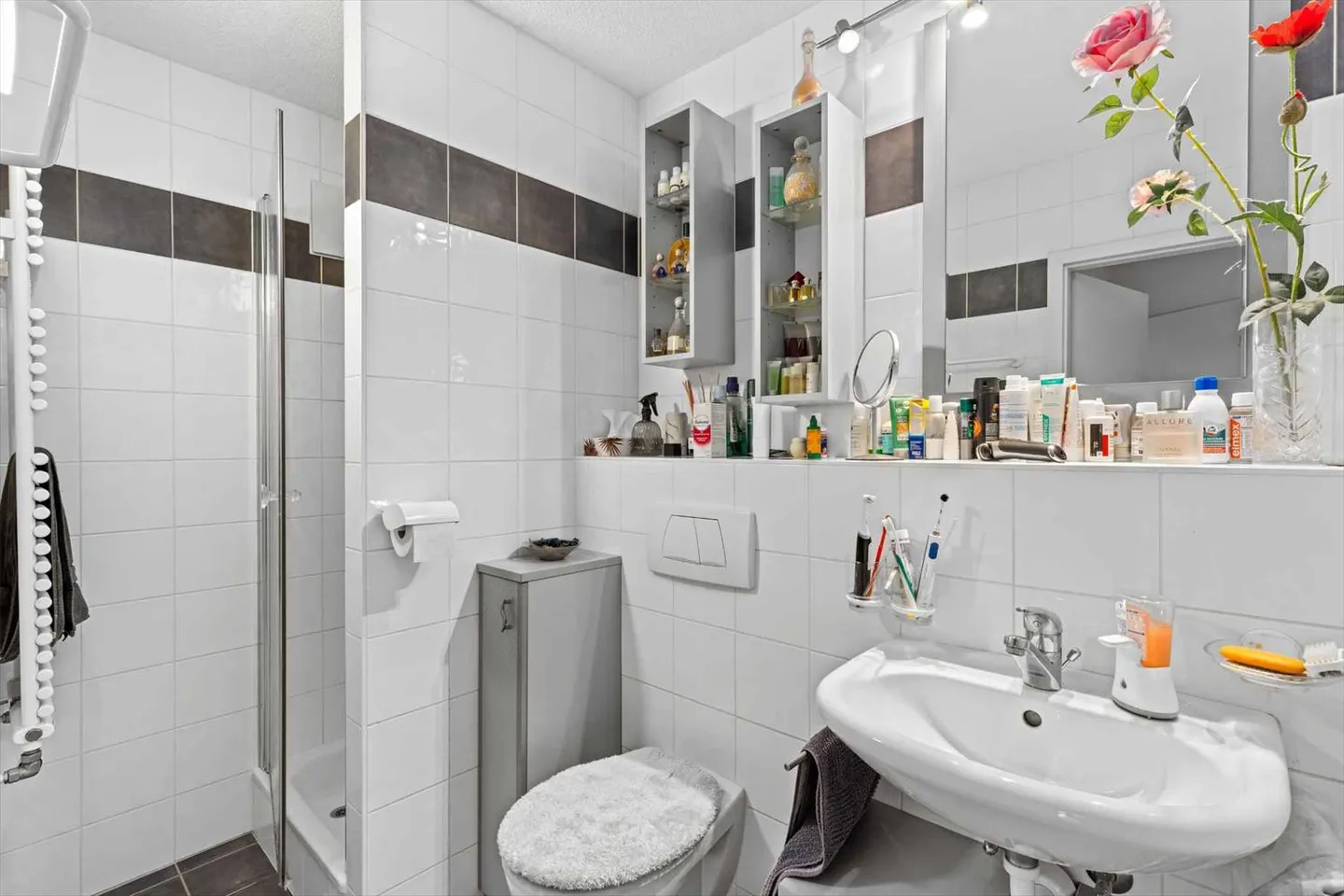 Helle Wohnung mit Balkon und grünem Blick - Foto 11 von 13