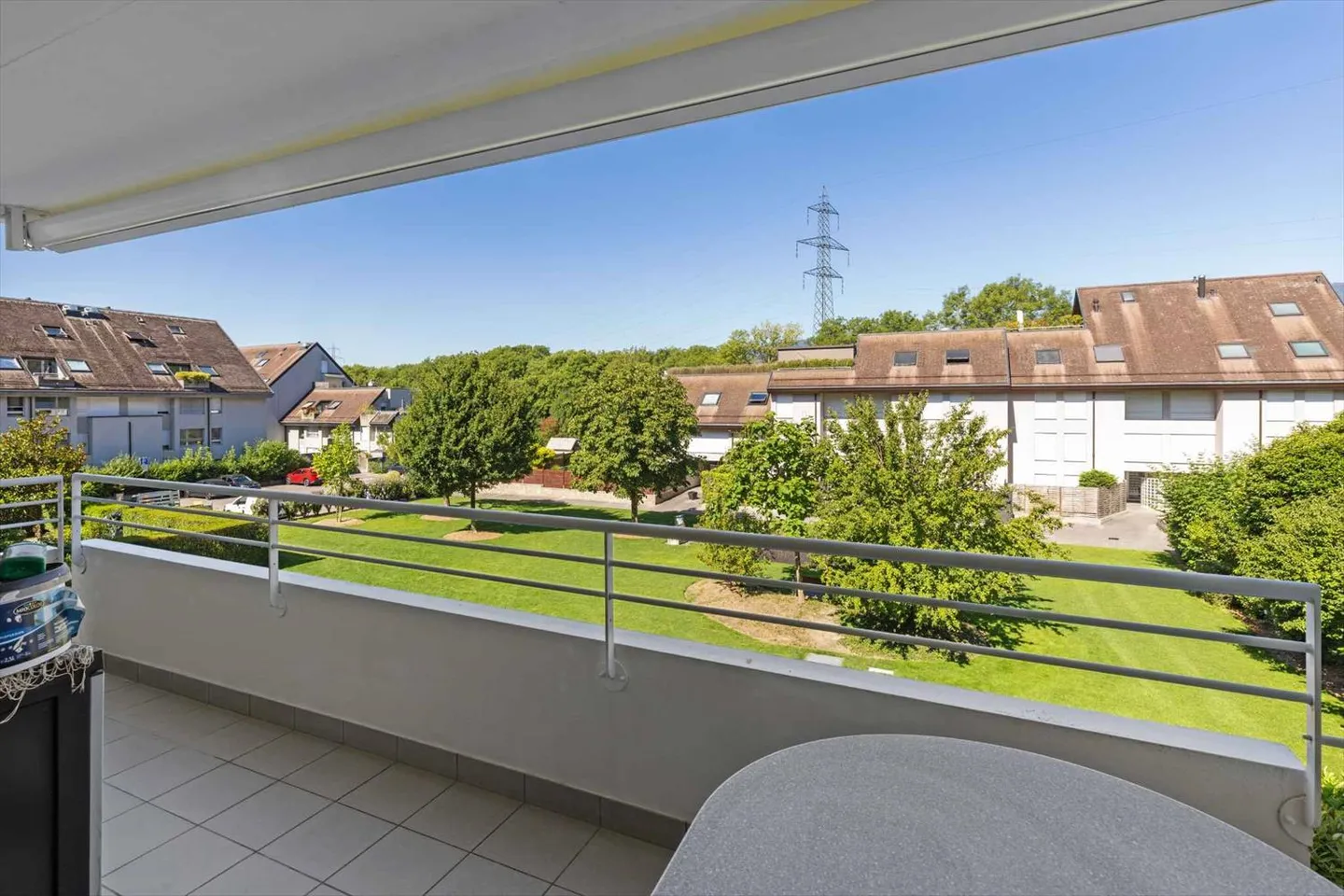 Helle Wohnung mit Balkon und grünem Blick - Foto 12 von 13