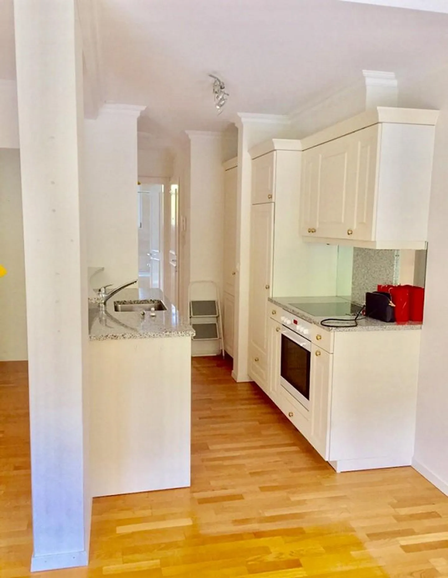 Attractive 2.5-room apartment with garden seating area in Bern - Photo 2 of 9