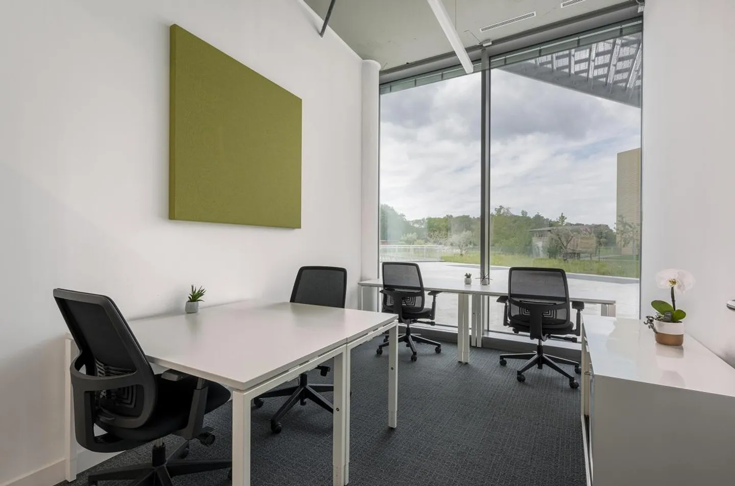 Espace de bureau inclus pour vous et votre équipe chez Regus iLife City - Photo 2 sur 10