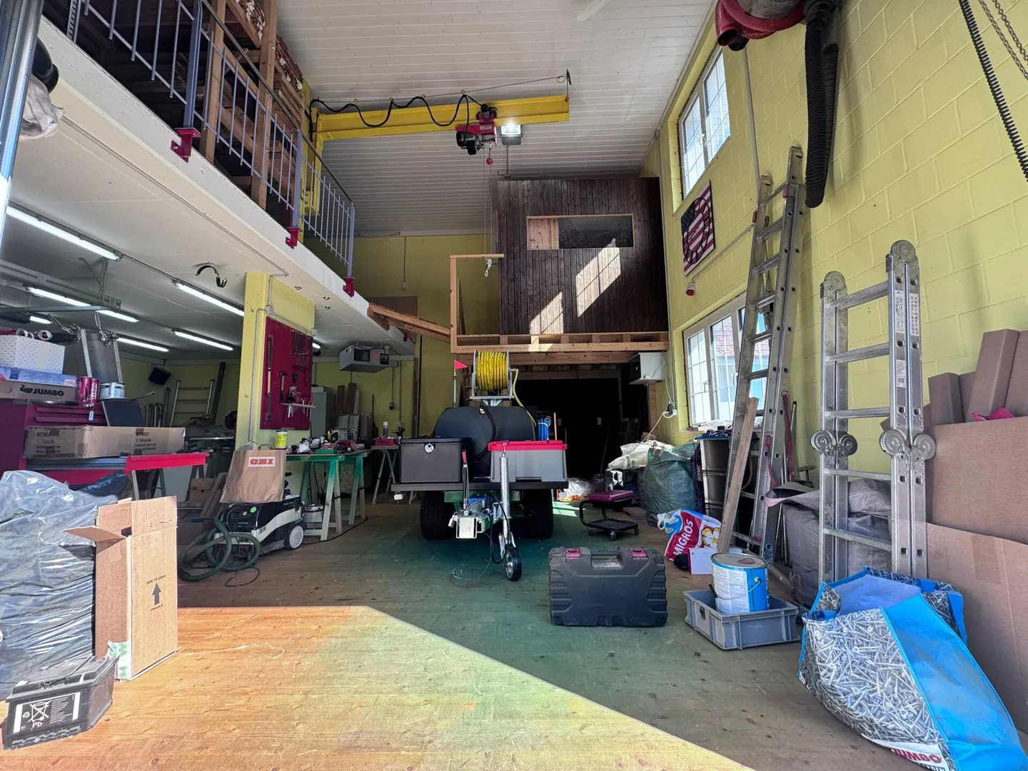 Grande casa unifamiliare quasi nuova di 6,5 stanze, 6 posti auto in garage + 4 posti auto, laghetto per koi, sala cinema, 3 bagni, posizione da sogno, a soli 10 min da Bubendorf - Foto 6 di 59