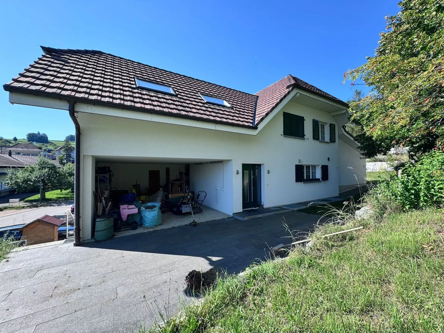 Grande casa unifamiliare quasi nuova di 6,5 stanze, 6 posti auto in garage + 4 posti auto, laghetto per koi, sala cinema, 3 bagni, posizione da sogno, a soli 10 min da Bubendorf - Foto 46 di 59