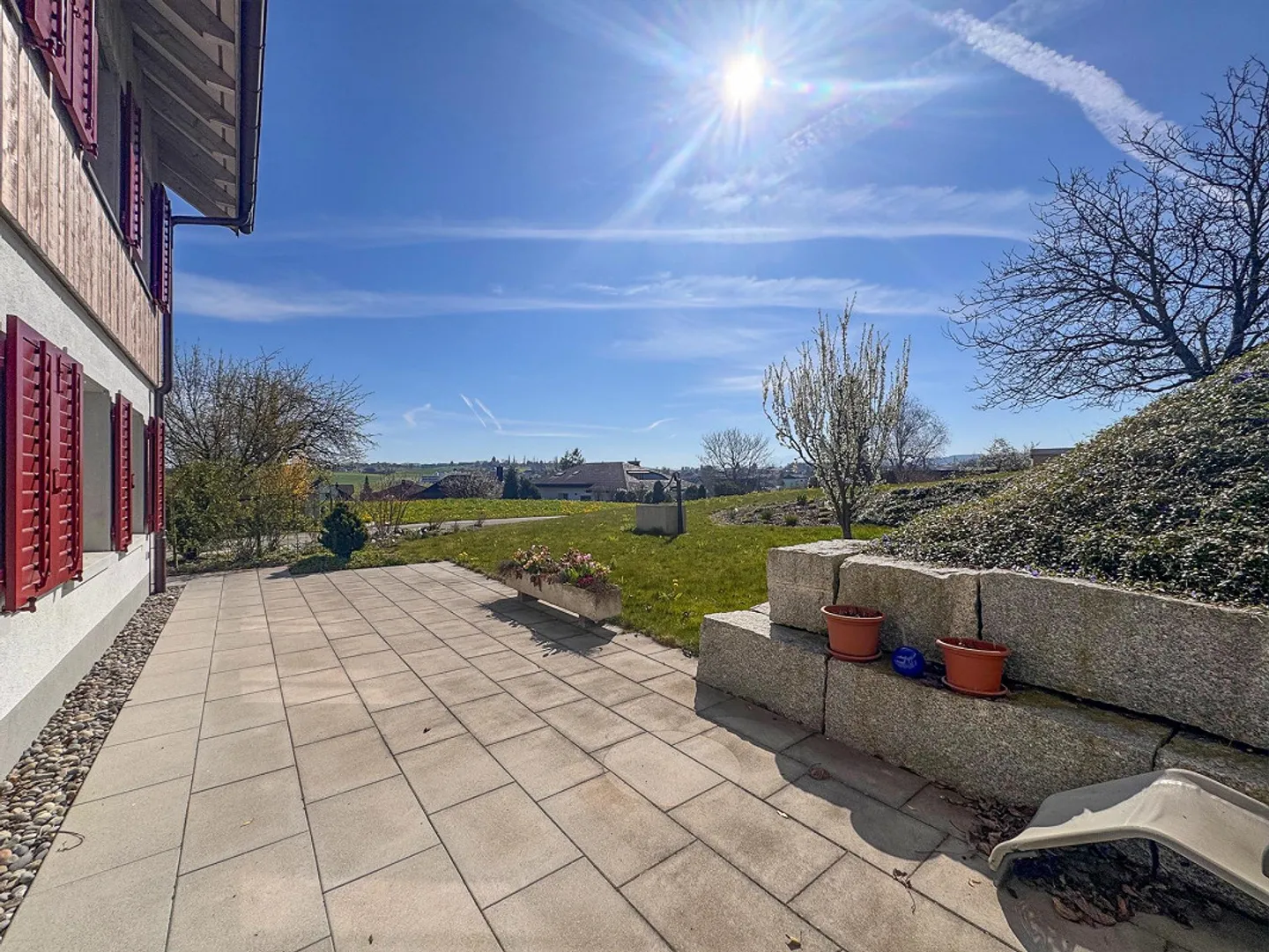 Moderno appartamento di 2,5 stanze con grande terrazza in una posizione tranquilla - Foto 3 di 11