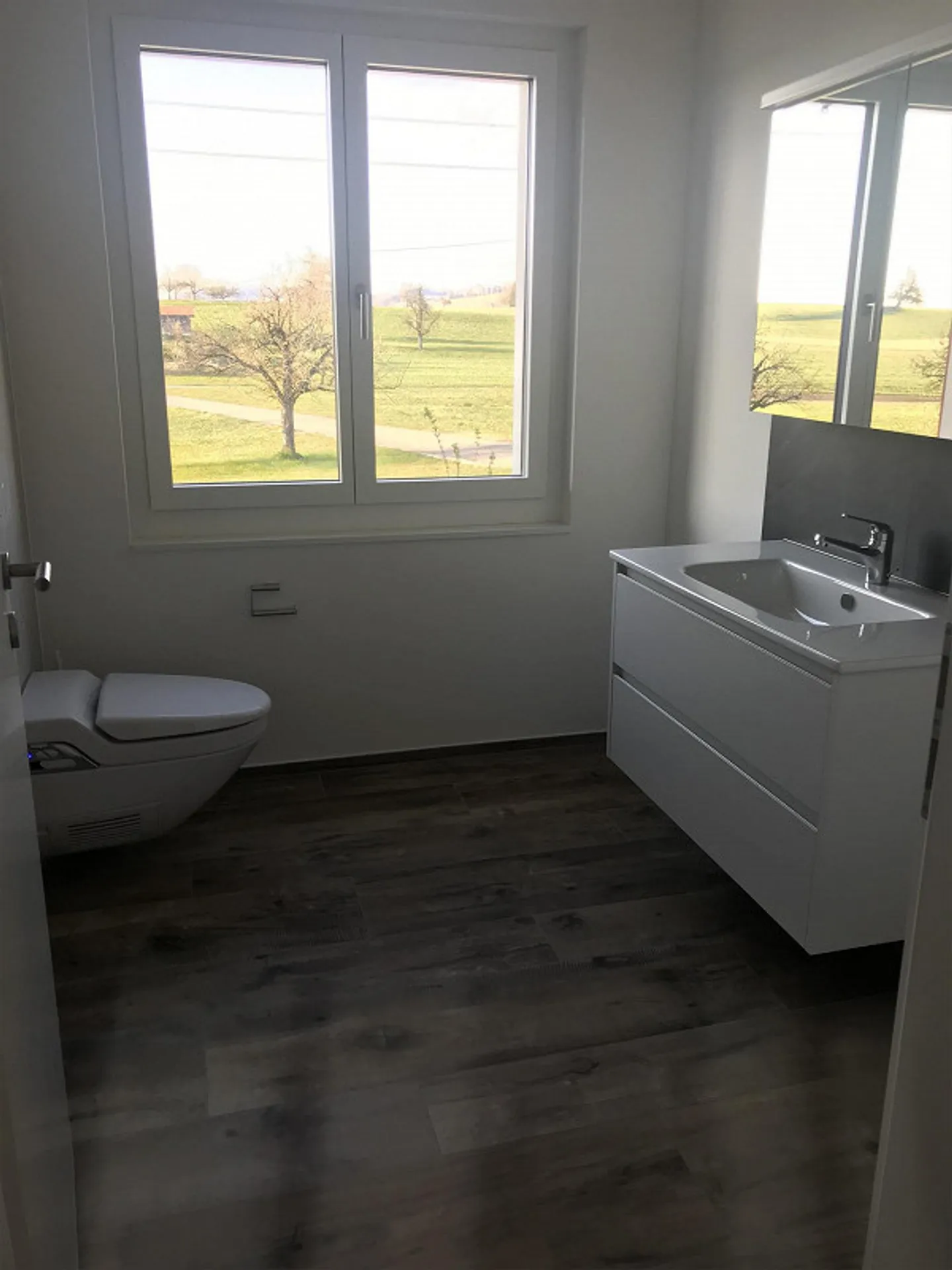 Moderno appartamento di 2,5 stanze con grande terrazza in una posizione tranquilla - Foto 9 di 11