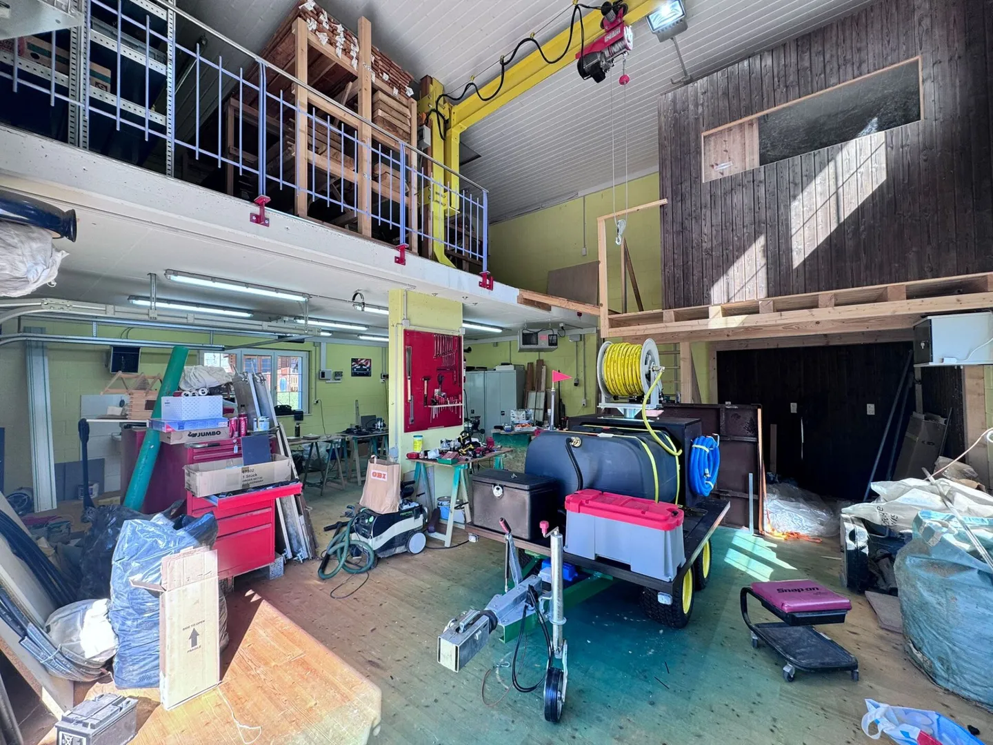 Grande casa unifamiliare quasi nuova di 6,5 stanze, 6 posti auto in garage + 4 posti auto, laghetto per koi, sala cinema, 3 bagni, posizione da sogno, a soli 10 min da Bubendorf - Foto 53 di 59