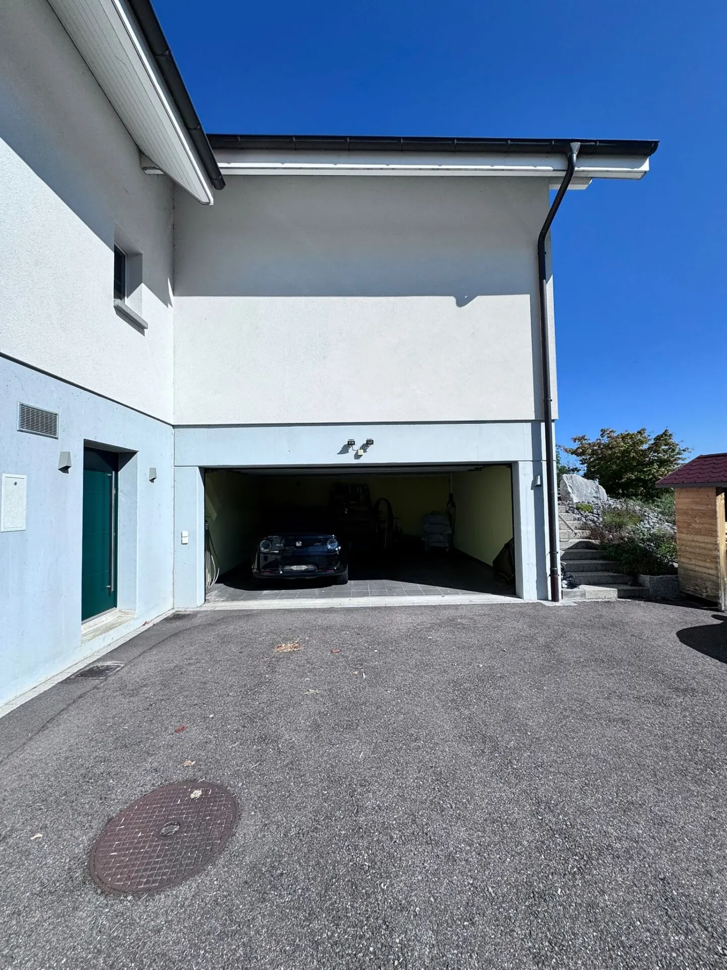 Grande casa unifamiliare quasi nuova di 6,5 stanze, 6 posti auto in garage + 4 posti auto, laghetto per koi, sala cinema, 3 bagni, posizione da sogno, a soli 10 min da Bubendorf - Foto 54 di 59