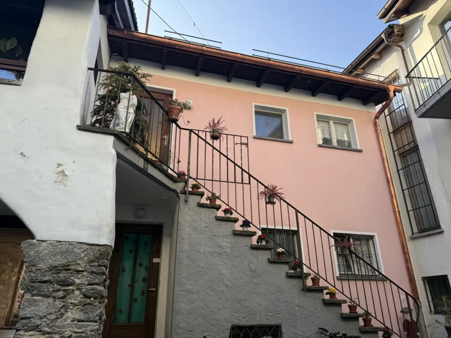 Losone - Casa nel centro del villaggio (Nucleo) con due appartamenti di 2 stanze - Foto 3 di 7