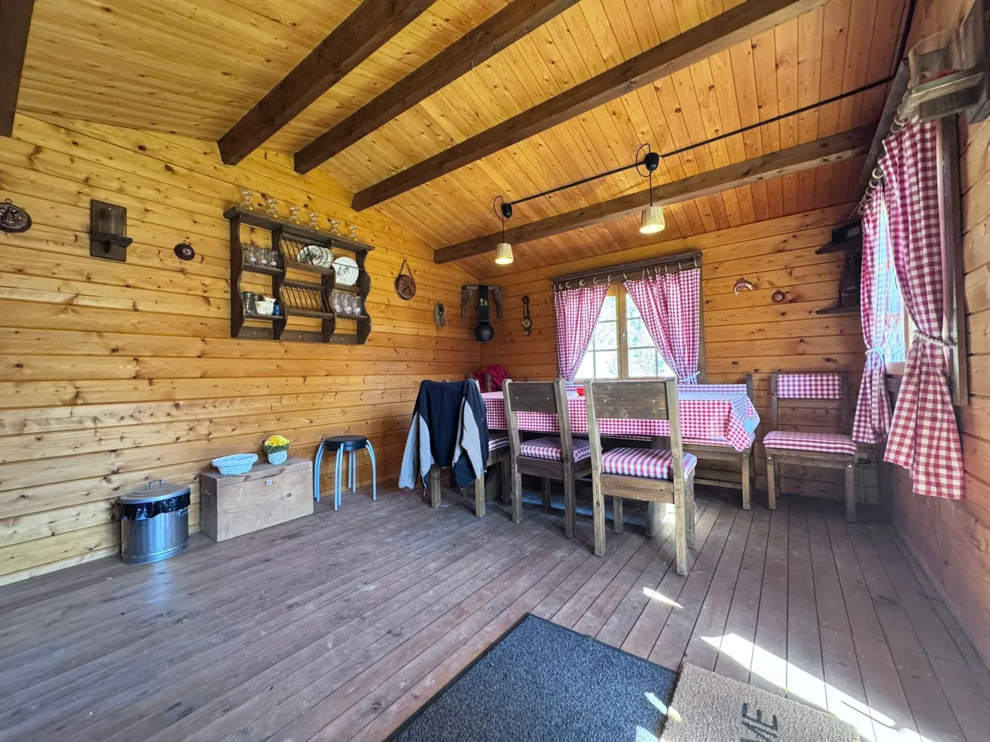 Grande casa unifamiliare quasi nuova di 6,5 stanze, 6 posti auto in garage + 4 posti auto, laghetto per koi, sala cinema, 3 bagni, posizione da sogno, a soli 10 min da Bubendorf - Foto 55 di 59