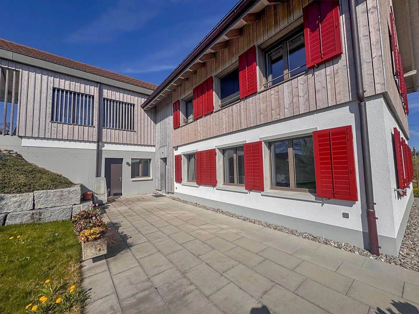 Moderno appartamento di 2,5 stanze con grande terrazza in una posizione tranquilla - Foto 2 di 11