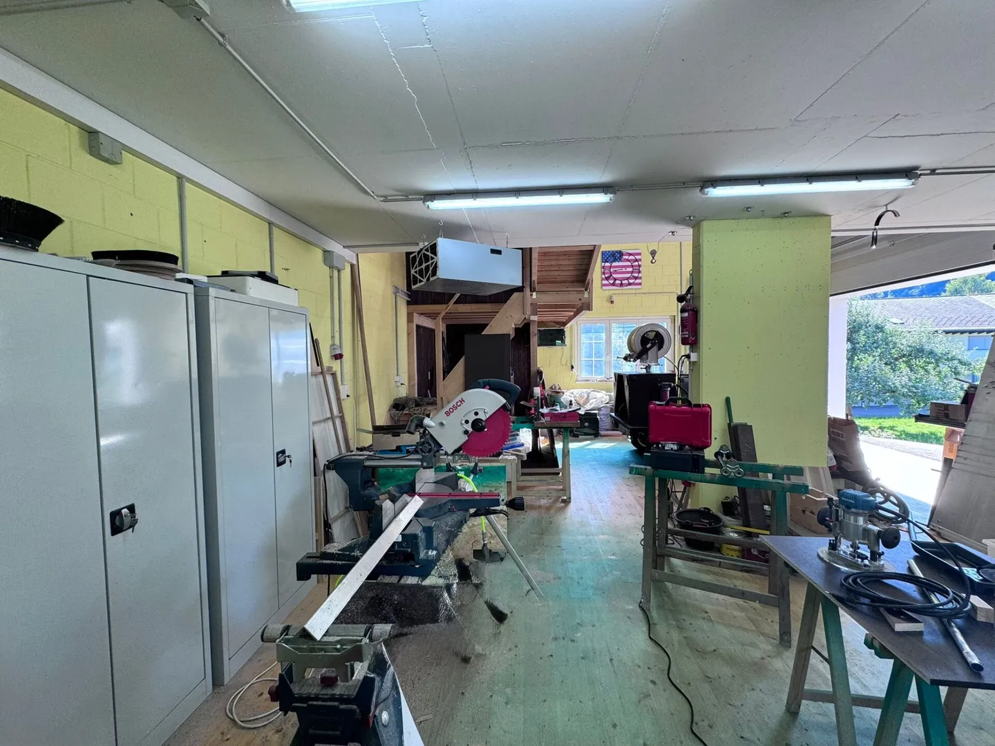 Grande casa unifamiliare quasi nuova di 6,5 stanze, 6 posti auto in garage + 4 posti auto, laghetto per koi, sala cinema, 3 bagni, posizione da sogno, a soli 10 min da Bubendorf - Foto 59 di 59