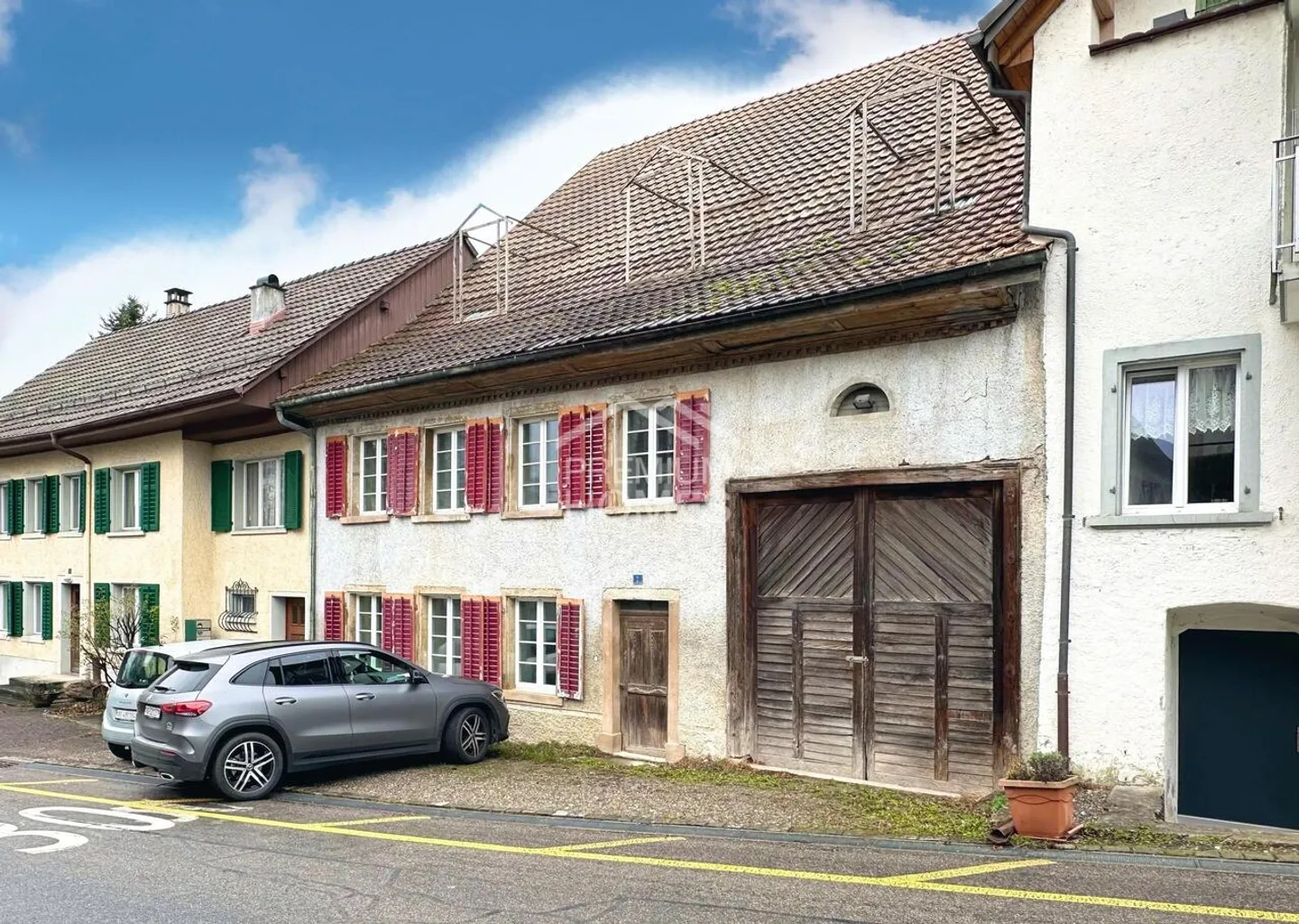 Maison multifamiliale au goût raffiné avec 3 unités résidentielles - APPROUVÉE ! - Photo 1 sur 6