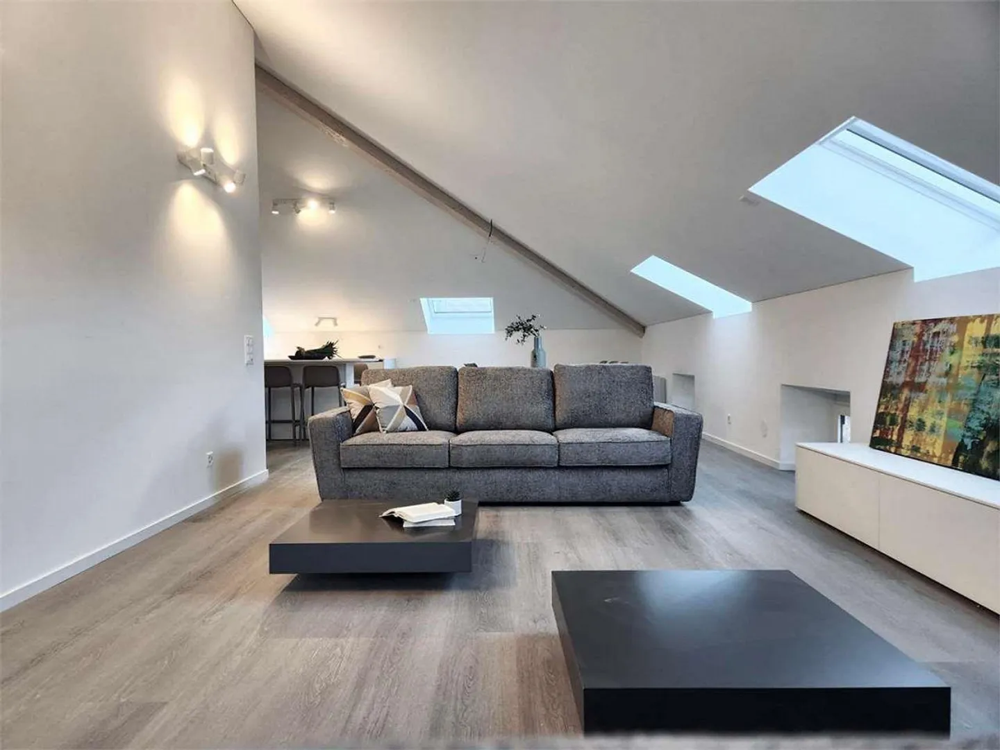 Penthouse entièrement rénové à Bellinzone - Photo 2 sur 13