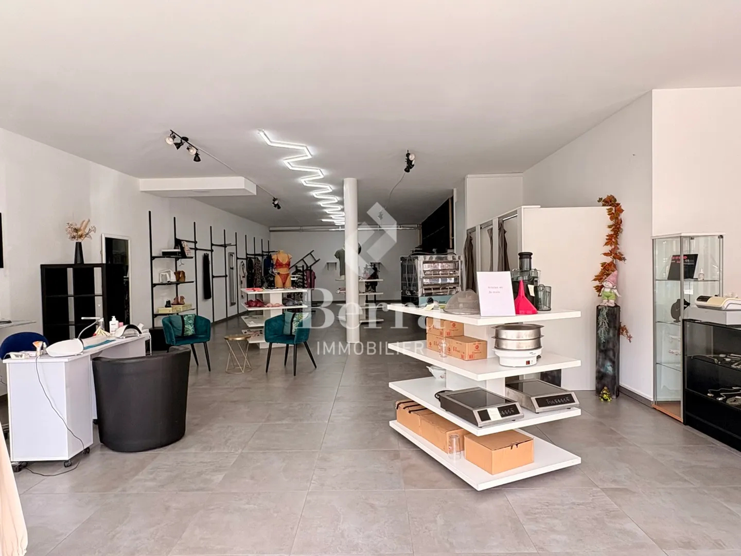 Ideal for business or offices! - Photo 2 of 9