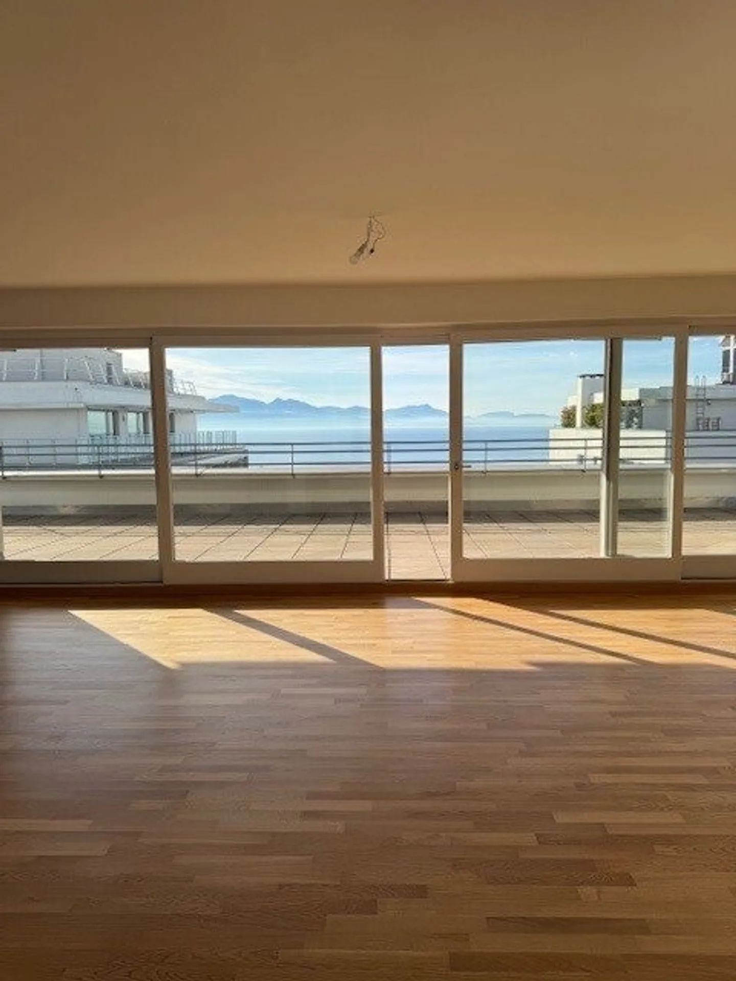 Appartement Charmant au Bord du Lac - Photo 5 sur 12