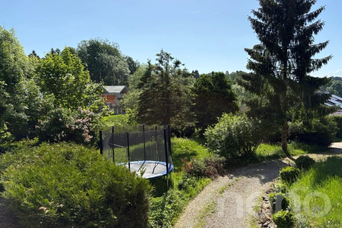 Family Chalet with Independent Studio - Photo 3 of 12