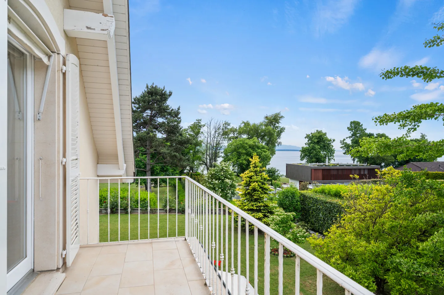 Lakefront Property with Pool in Perroy - Photo 13 of 18