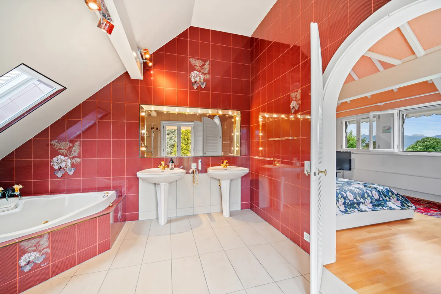 Lakefront Property with Pool in Perroy - Photo 14 of 18