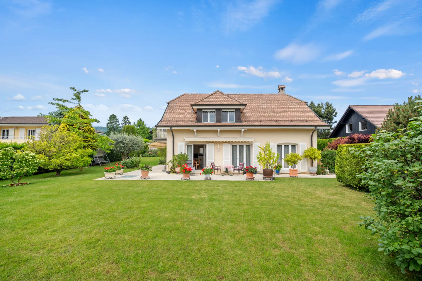 Lakefront Property with Pool in Perroy - Photo 2 of 18
