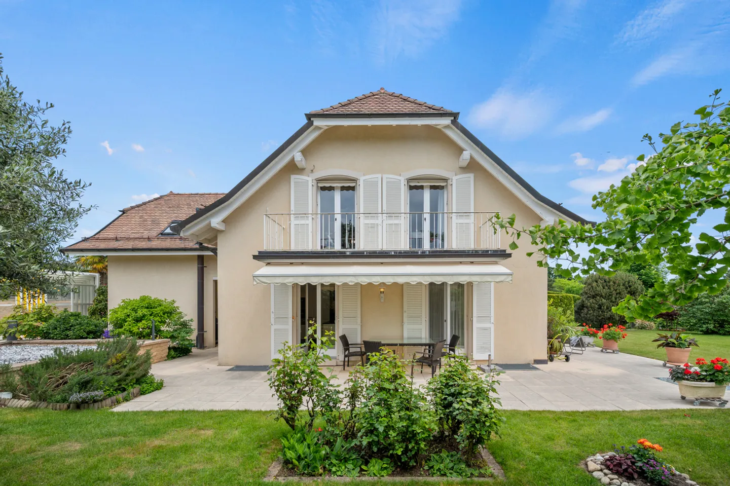 Lakefront Property with Pool in Perroy - Photo 7 of 18