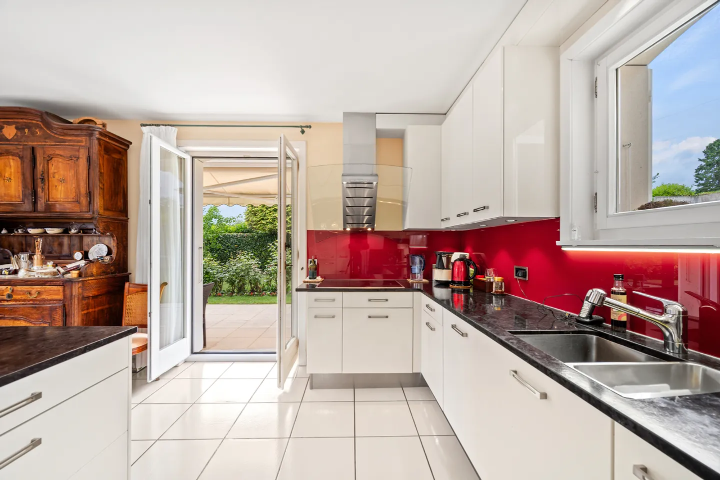 Lakefront Property with Pool in Perroy - Photo 8 of 18