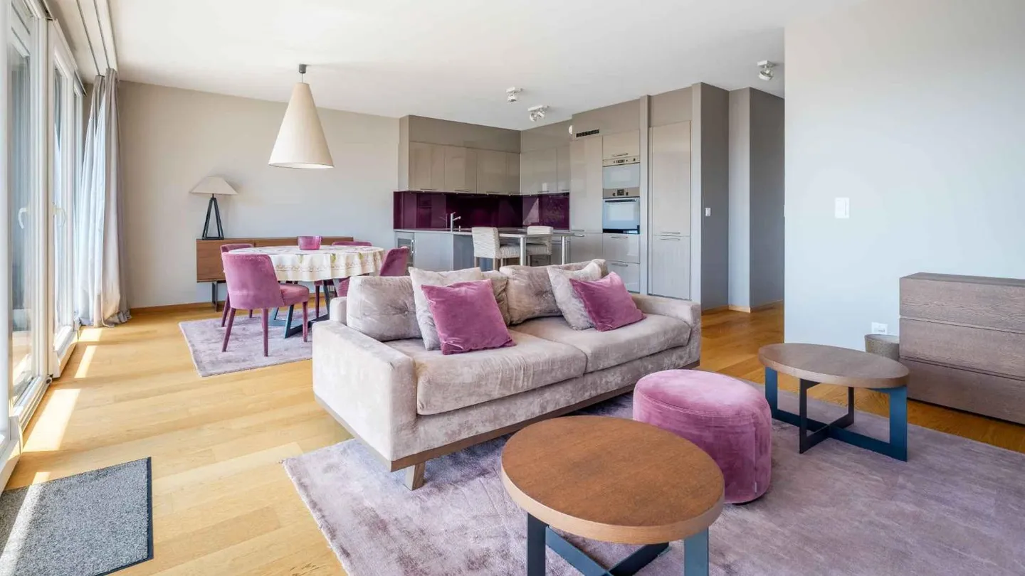 Exclusive: Crossing Apartment with Loggia - Photo 1 of 10