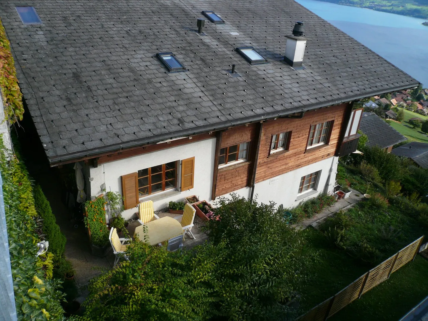 3.5 Zimmerwohnung mit freier Sicht auf See und Berge - Foto 2 von 11