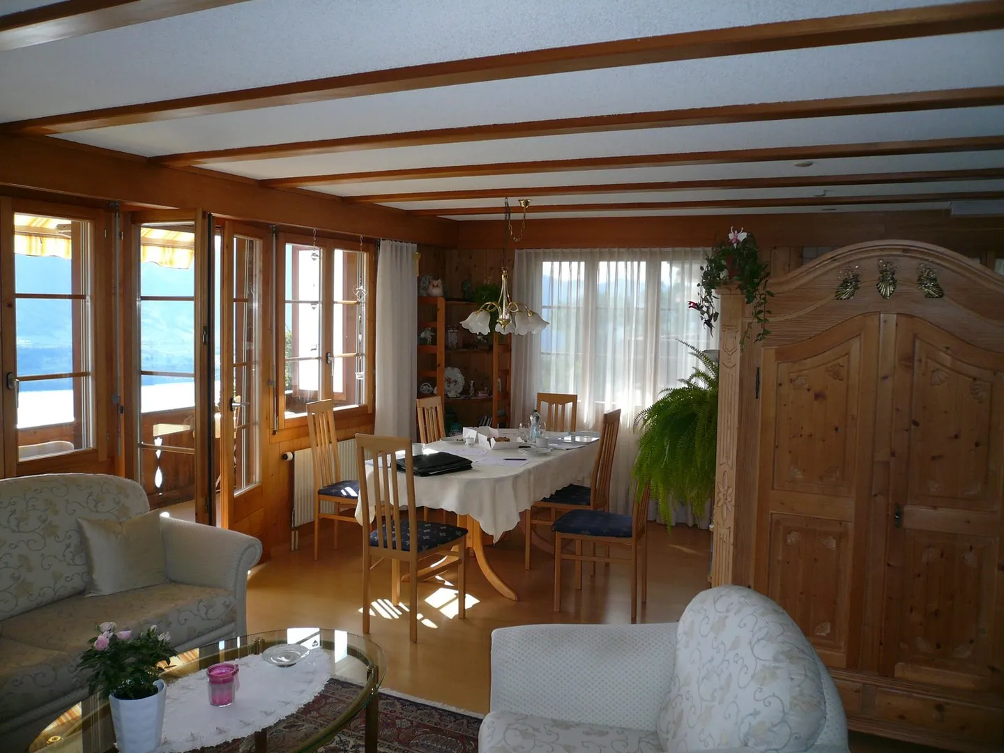 3.5 Zimmerwohnung mit freier Sicht auf See und Berge - Foto 3 von 11