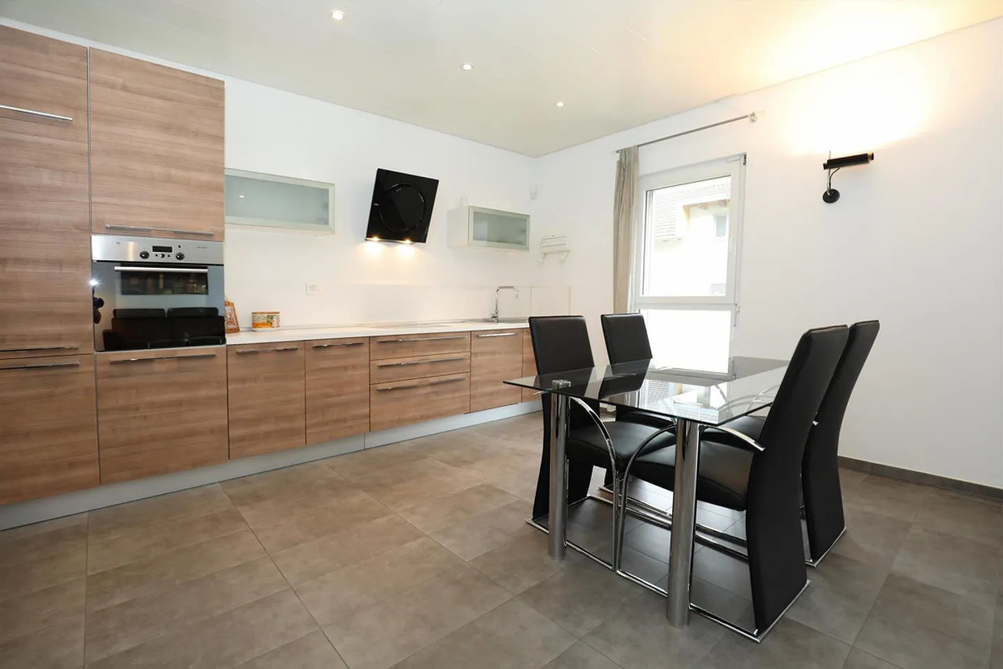Modern apartment in a quiet area in San Vittore with 2 parking spaces - Photo 8 of 17
