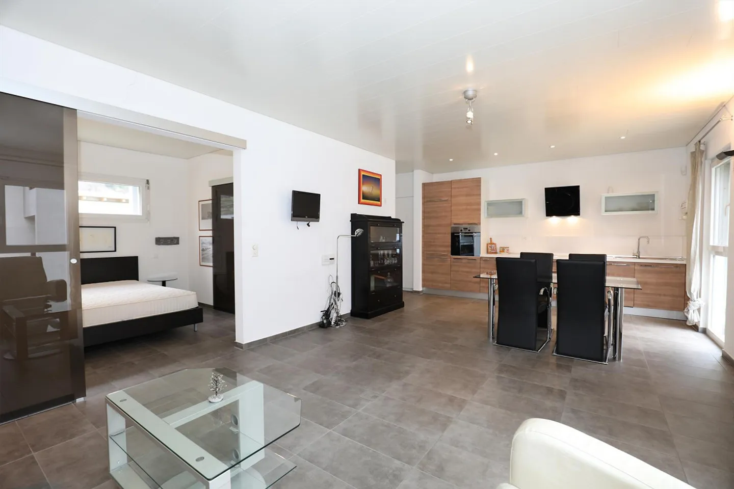 Modern apartment in a quiet area in San Vittore with 2 parking spaces - Photo 9 of 17