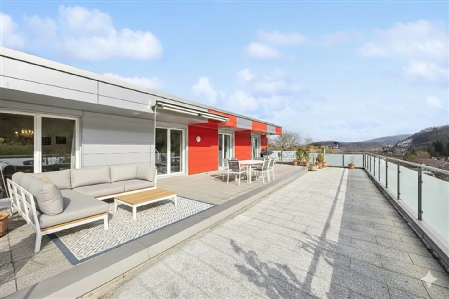 Appartement en attique de 4,5 pièces avec grande terrasse sur le toit à Trimbach à vendre - Photo 11 sur 13