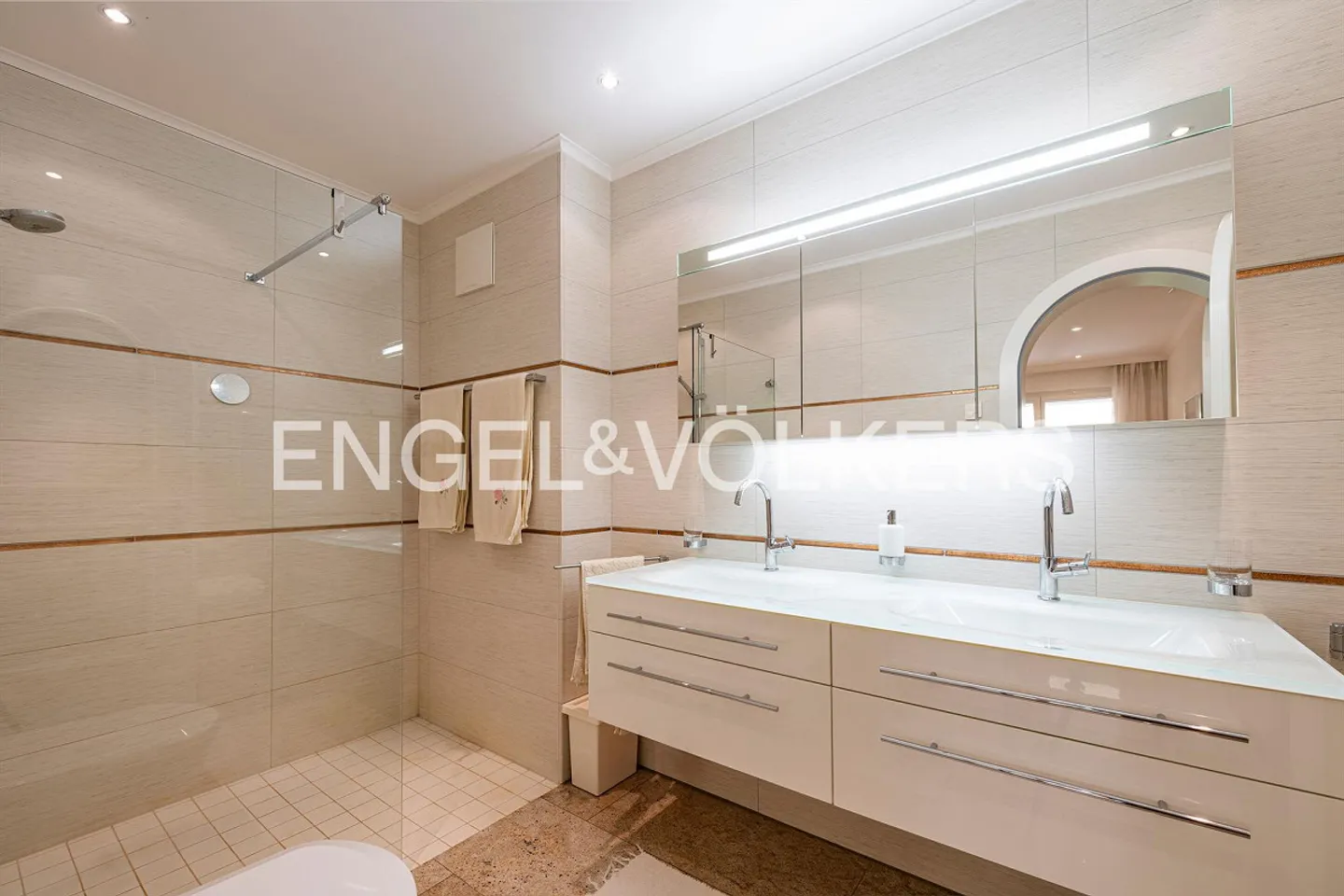 Stylish - Central - Mediterranean (32) - Photo 8 of 10