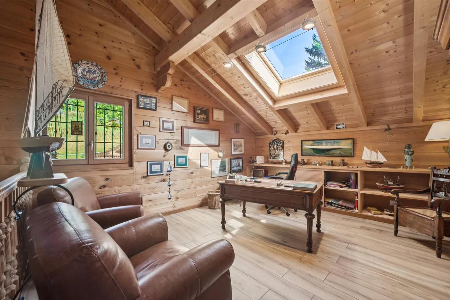 Ein Chalet der Superlative mit Blick auf den See und den Wald, Garten, Doppelgarage - Foto 3 von 18