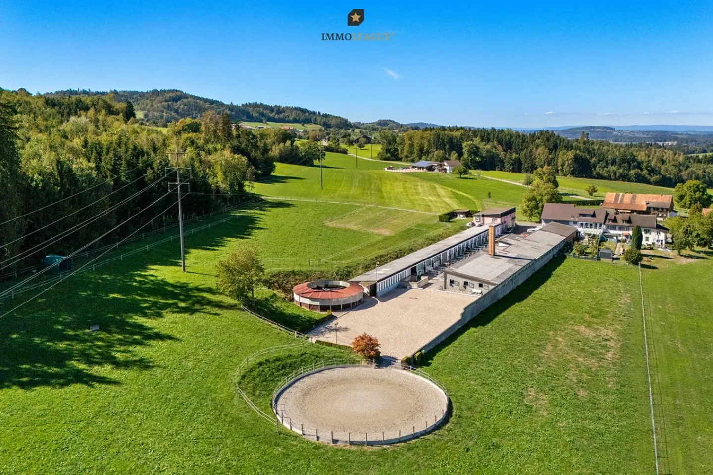 Reitsportanwesen mit Luxuswohnen - Foto 1 von 18
