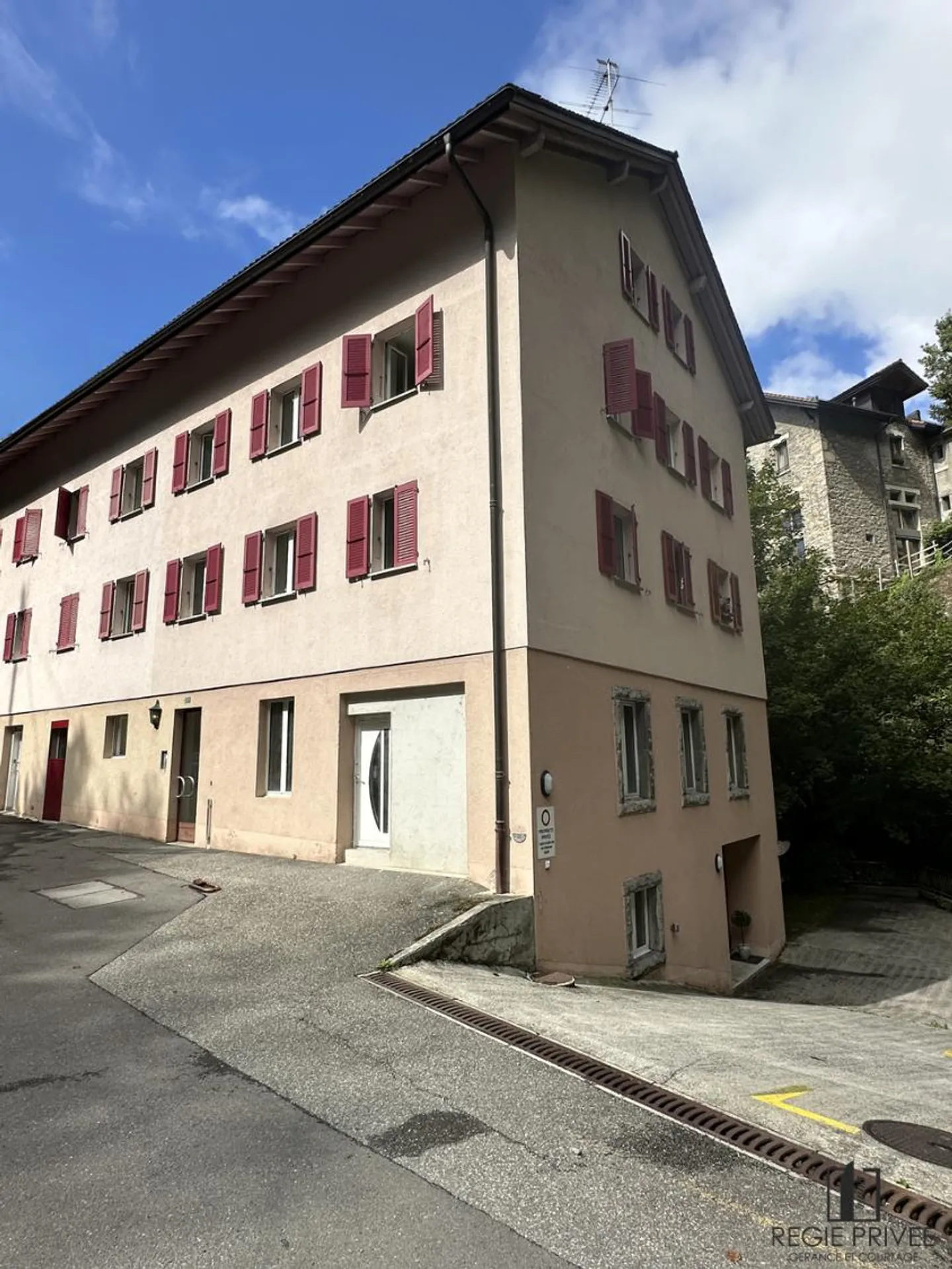 Attractive rental STUDIO, 5 minutes walk from public transport - Photo 6 of 8