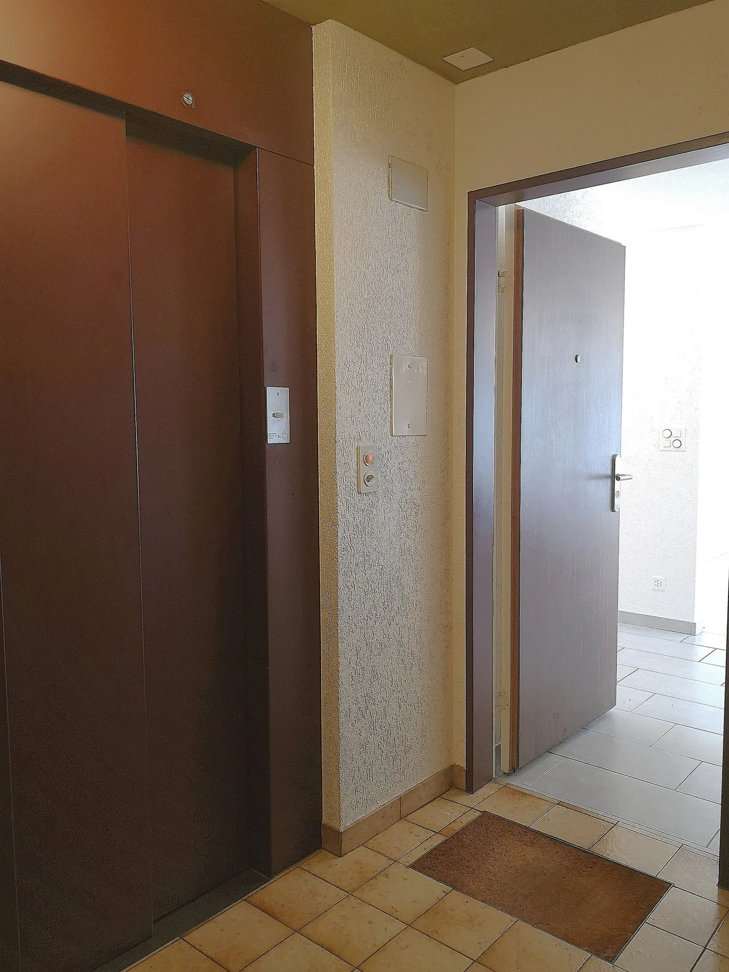 Prix baissé : appartement-terrasse avec cuisine ouverte sur le salon, quartier calme - Photo 5 sur 34