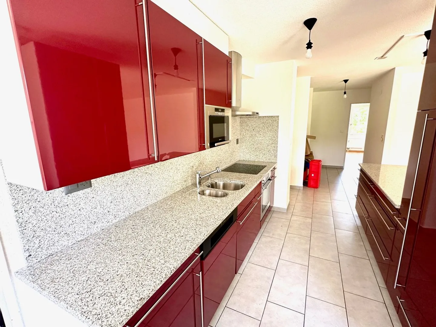 Prix baissé : appartement-terrasse avec cuisine ouverte sur le salon, quartier calme - Photo 11 sur 34