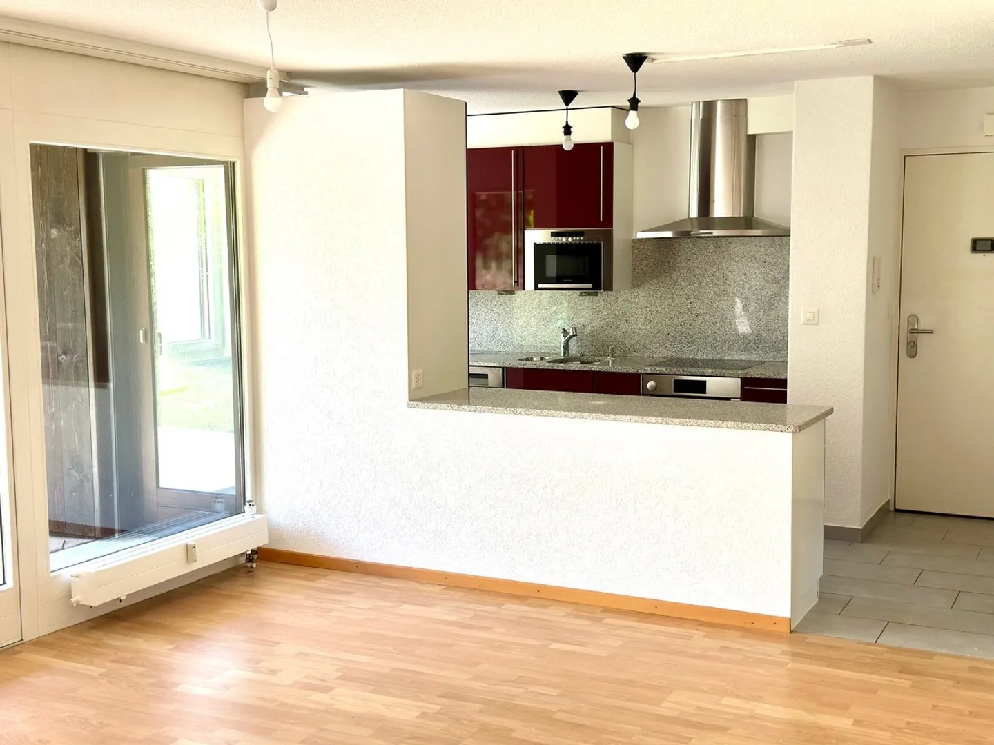 Prix baissé : appartement-terrasse avec cuisine ouverte sur le salon, quartier calme - Photo 9 sur 34