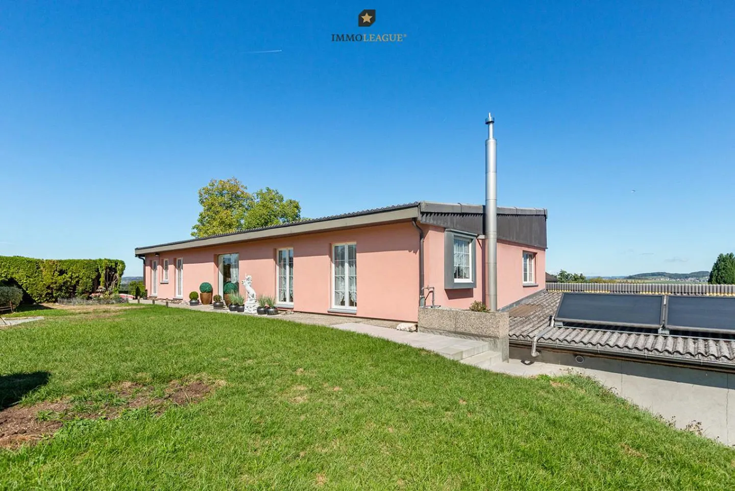Reitsportzentrum – ein Anwesen für Pferde, Menschen und grosse Ideen. - Photo 2 sur 22