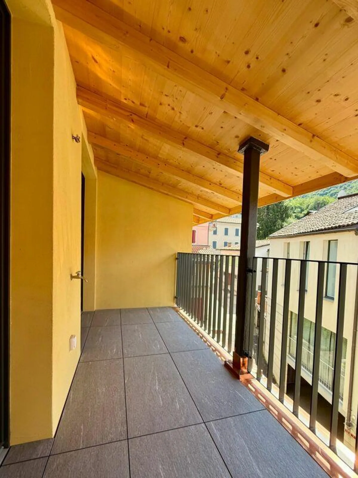 CADRO 4.5 Attic | New | Rent 2'200 | Expenses 300 - Photo 7 of 10