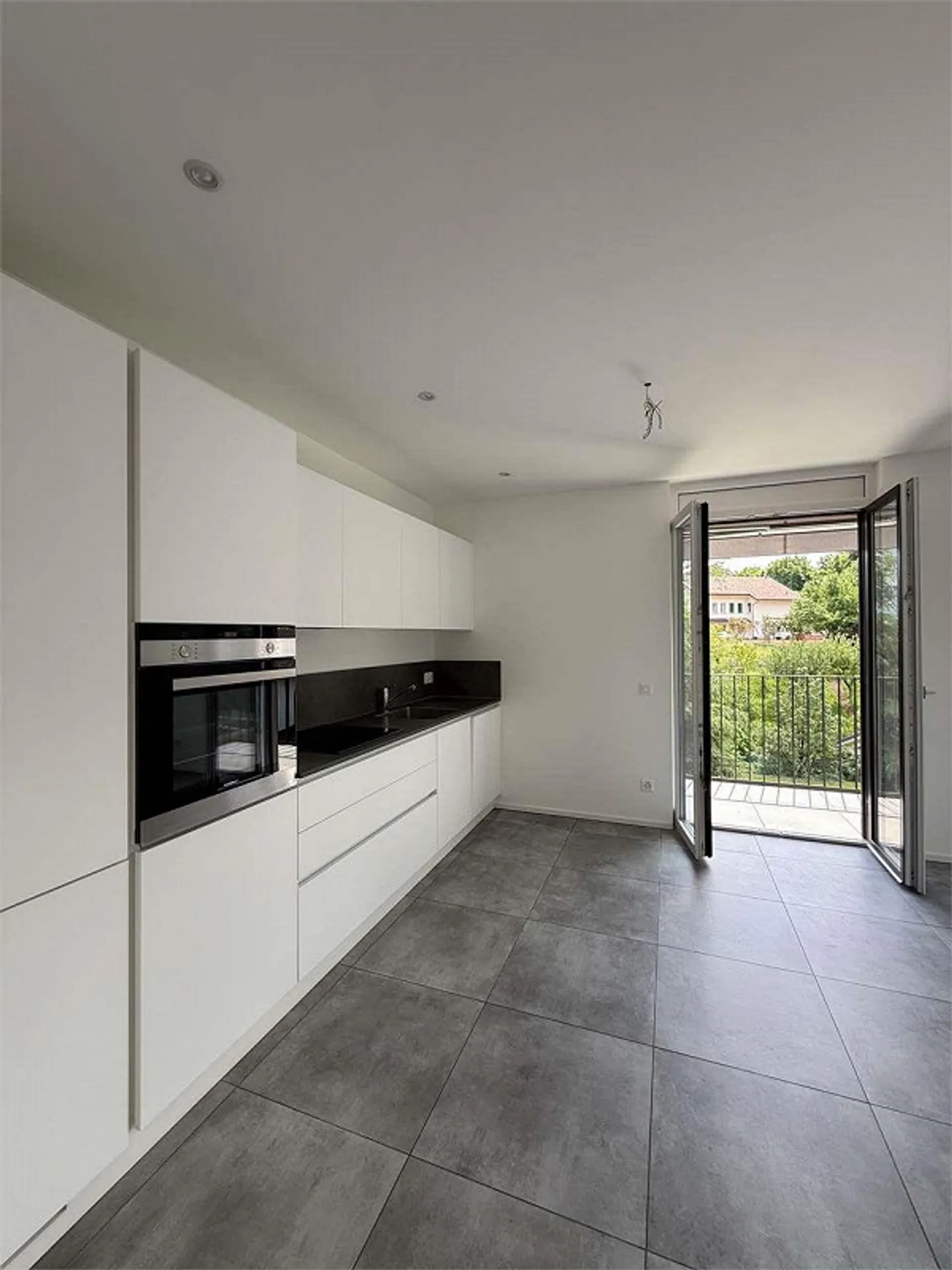 À Vacallo, dans un quartier résidentiel, appartement moderne de 2,5 pièces avec vue dégagée - Photo 1 sur 7