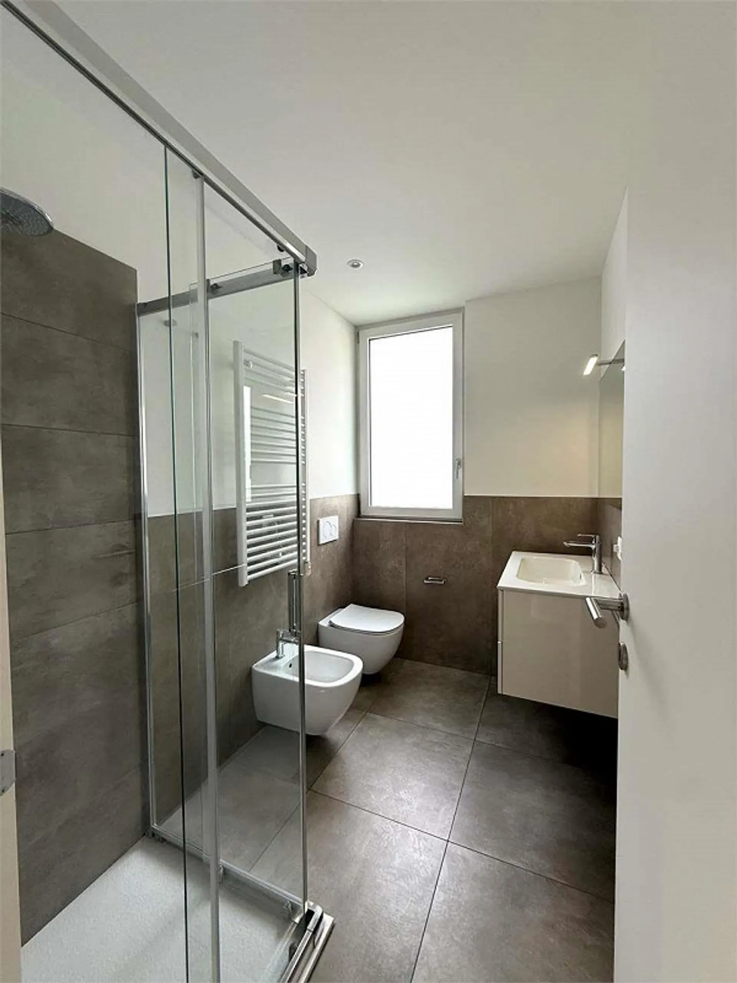 À Vacallo, dans un quartier résidentiel, appartement moderne de 2,5 pièces avec vue dégagée - Photo 4 sur 7