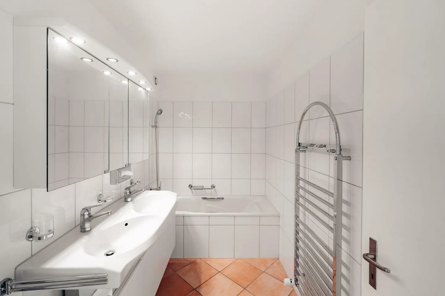 Prima locazione: Elegante casa con terrazza e vista - Foto 6 di 12