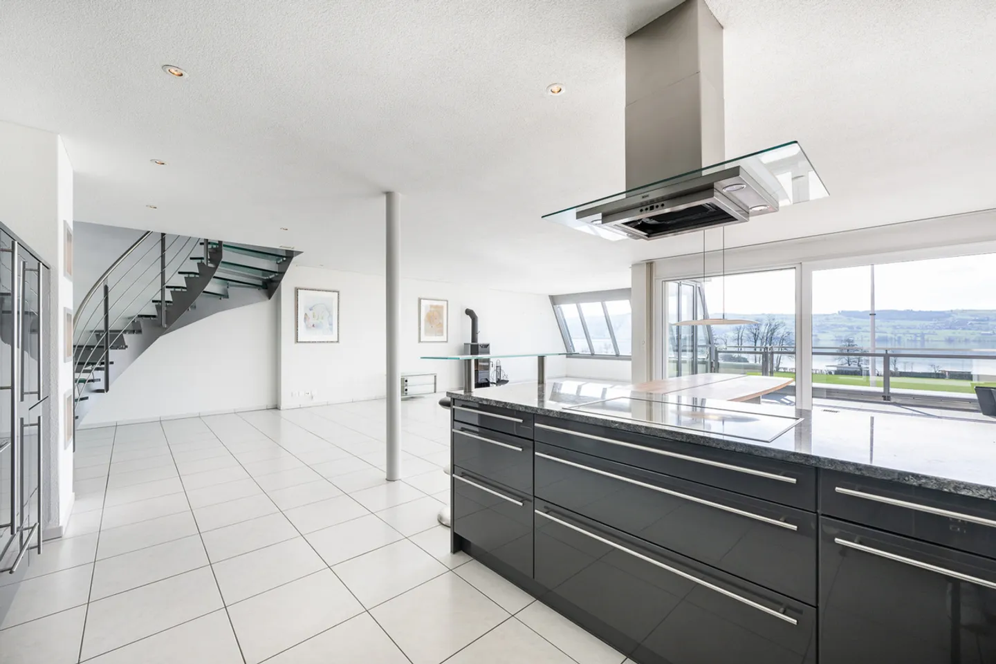 Appartamento duplex esclusivo con vista panoramica sul lago di Sempach - Foto 3 di 5