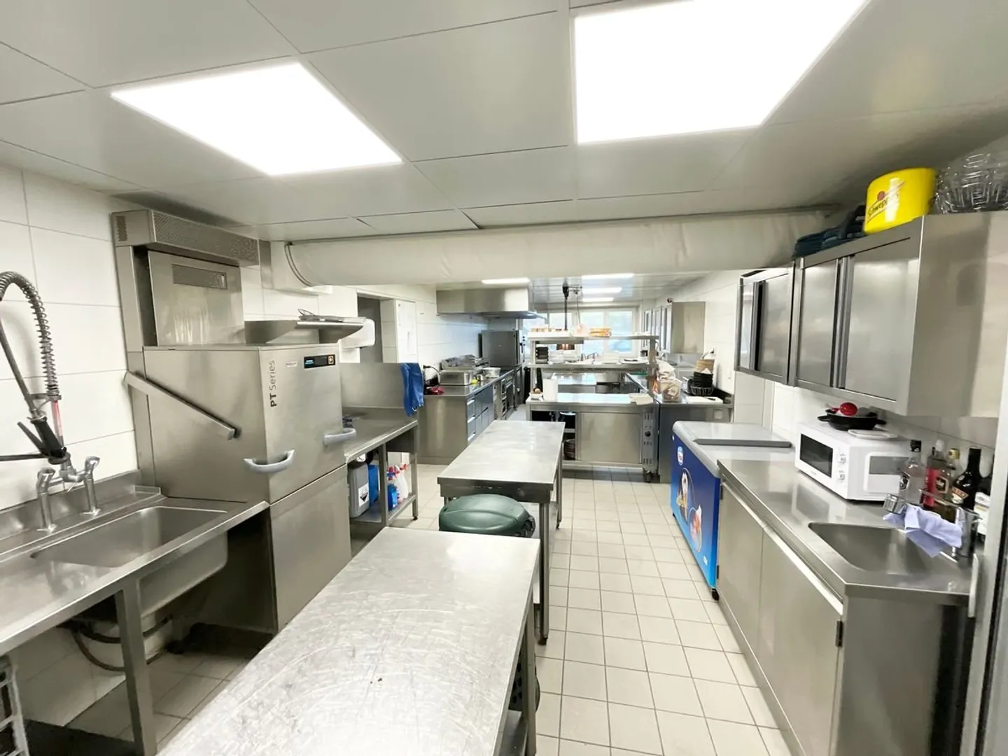 Hotel and Restaurant Complex with Service Apartment - Photo 9 of 13