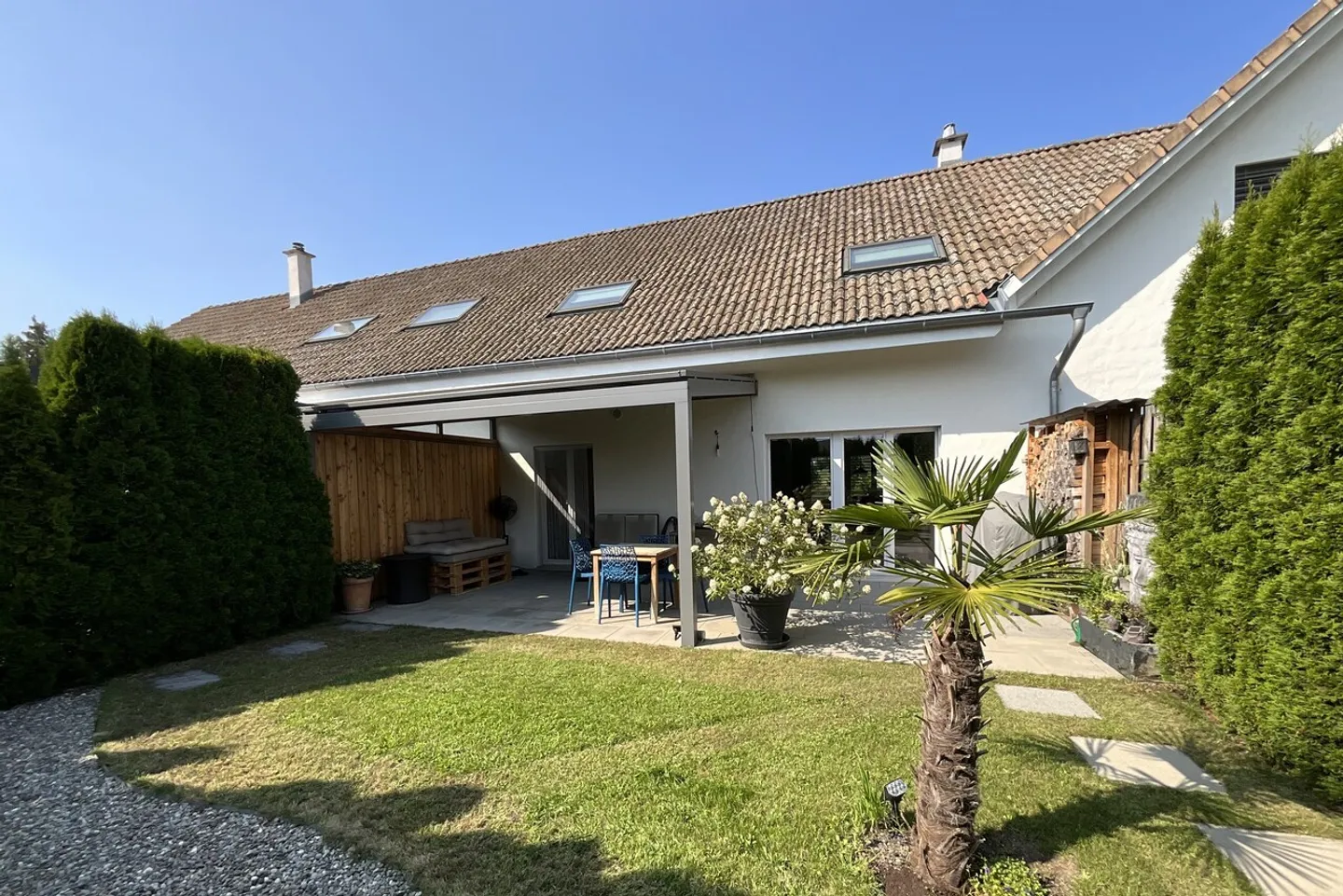 Une maison pour se sentir bien - moderne, lumineuse et avec jardin - Photo 1 sur 8